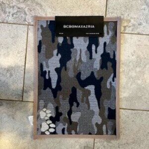 (NWT) BCBGMAXAZRIA Camo w/ Paw Prints Pet Mat
